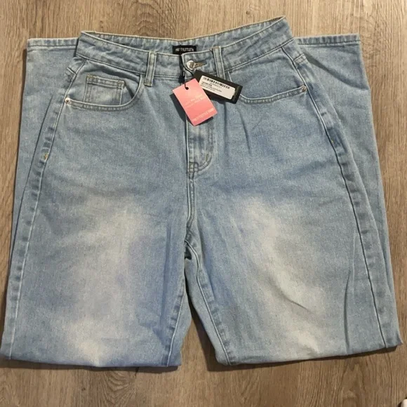 NWT/NIB Pretty Little Thing (PLT) Mid-Blue Wash Boyfriend Jeans US 6 - Picture 2 of 5